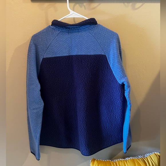 Large Vineyard Vines Pullover - Picture 2 of 3